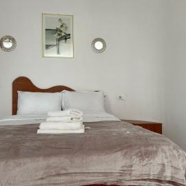 Ambra Room's