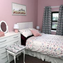 3 Bed Farmhouse - Sleeps 6 - Wifi - free Parking
