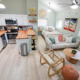 The StayAwhile Studio, hotel em Lawrence
