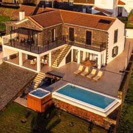 Casa da Belavista with Jacuzzi, hotel u gradu Nordeste