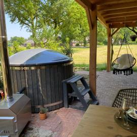 Luxe lodge met hottub op het platteland, hotel a Dinxperlo