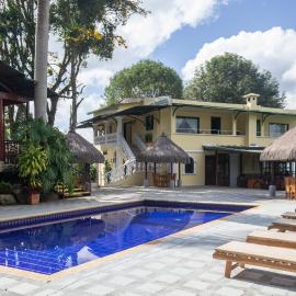 El Edén Country hotel y Club Residencial, готель у місті Сіркасія