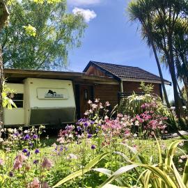 Unique and Charming Garden Cottage/Campervan, hotel i Rangataua