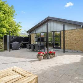 Awesome Home In Sæby With Kitchen