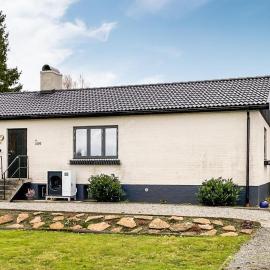 2 Bedroom Stunning Home In Gärsnäs, хотел в Gärsnäs