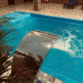 Cerbul Chalét Accommodation & Wellness, hotel u gradu 'Rîşnov'