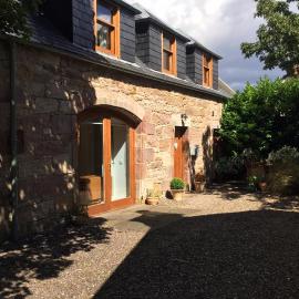Converted coach house with parking in Pittenweem, hotel sa Pittenweem