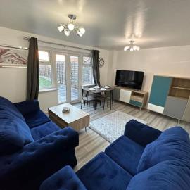 Spacious & Lovely 4 Bedroom Home in Manchester