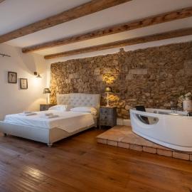 Dimoras Stone Suites, hotel u gradu Olbia
