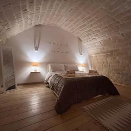 Epoca suite house – hotel w mieście Trani