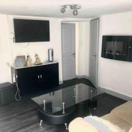 Le Bourget में, होटल Logement appartement bourget