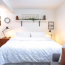 The Nook, Top Floor Suite with Lake and Mtn View, hotel in Harrison Hot Springs