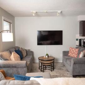 Moguls, Lofted Ski in Ski Out with Hot Tub Access