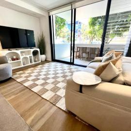 Luxury 1 BR Apartment in Randwick- Walk to hospital UNSW Dining W parking and lift and AC