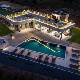 Luxury Villa Madre with 5 en-suite bedrooms, heated 72sqm Mineral pool, Whirlpool, outdoor Gym, Playground