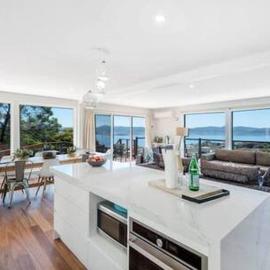House on the Hill with a View-Sleeps 12