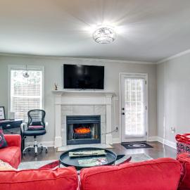 Comfy Augusta Condo w/ Deck ~ 4 Mi to Olde Town, hotel Augustában