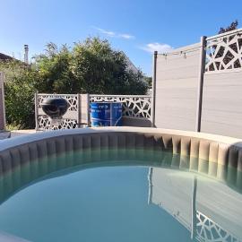 Agréable Villa à mi-chemin de Paris & Disneyland & Stade de France, hotel in Gagny