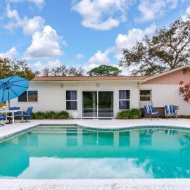 Villa Lux with pool in Palm Harbor, Hotel in Palm Harbor