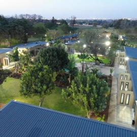 Manor Hills Guest Lodge, хотел в Рустенбург