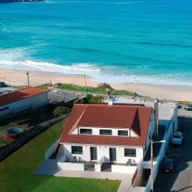 AG Casa Arnados,1ª linea de playa Razo con jardín, hotel a Razo