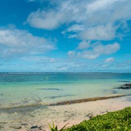 Stunning Belle Mare Beachfront Apartment, hotel a Belle Mare