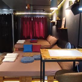 EL MEIR STAYCATION SMART CINEMA CABIN BESIDE ENCHANTED KiNGDOM โรงแรมในSanta Rosa