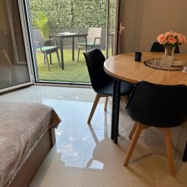 Anesis Airport rooms 204, viešbutis mieste Koropíon