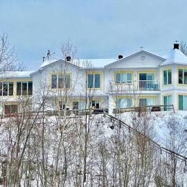Full Chalet - 6 Bdrm Private / Beachfront / Kayaks, Hotel in Ferme-Neuve