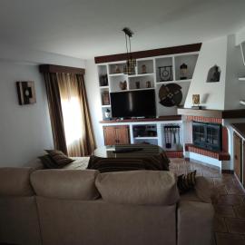 CASA LAURA, hotel din Iznájar