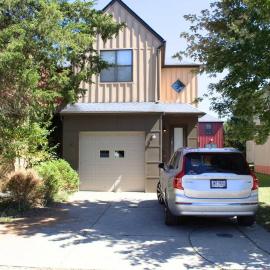 Athens city townhouse, 2 King masters, 2.5 baths