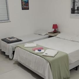 Loft LISBOA para Casais, em Iguaba Grande, Centro, até 3 Pessoas, 150 metros da praia, hotelli kohteessa Iguaba Grande