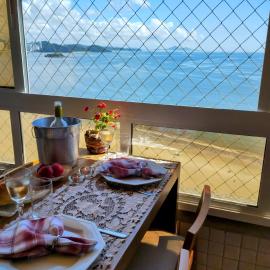 Apartamento frente ao mar. Amplo e confortável.