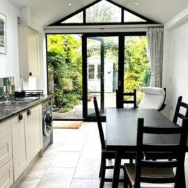 Charming 1 bed super central Terraced House