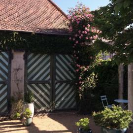 Chambres d'hôtes Les Pergolas, hotell i Marcigny
