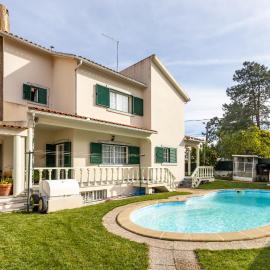 Casa Ze da Cotta Marisol – hotel w mieście Corroios