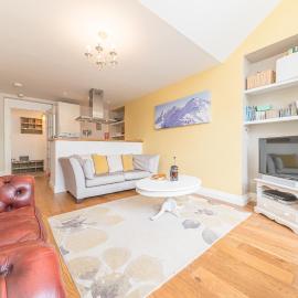 Enjoy relaxing family breaks in this central Ambleside apartment with parking, hotell sihtkohas Ambleside