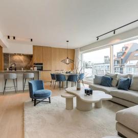 Lush 3bed/3bath penthouse w deck