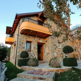 Shtepia Tradites Gjinar, Hotel in Elbasan