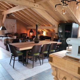 Les Grands Cerfs Amoureux, Hotel in Marignier