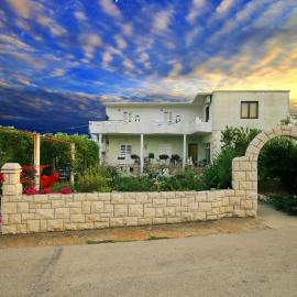Apartments Orest, Hotel in Sućuraj