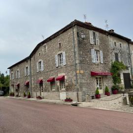 Douce Demeure - Hôtel-Restaurant de Mortemart, hotel in Mortemart