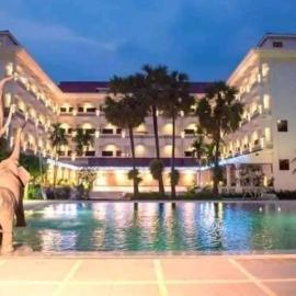 Ree Mohasambath Hotel & Resort, hotel i Phumĭ Thnál