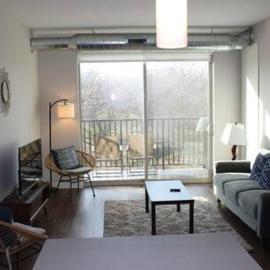 4 mi to Jack Thrice Stadium + amenities, hotell Amesis