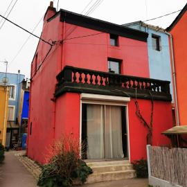 Trentemoult : Charmante grande maison avec vue sur Loire 105 m2, hotel a Rezé
