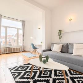 La Madeleine-Beautiful bright two bedroom apart