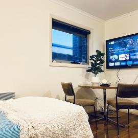 Entire Unit in Penguin with Free Parking, hotell i Penguin