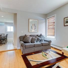 NEW! Boston Condo Near MBTA, 3Mi to Fenway ! (U3), хотел в Бостън