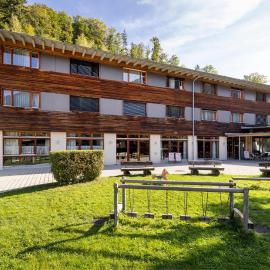 JUFA Hotel Montafon โรงแรมในบาร์โธโลเมแบร์ก