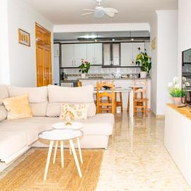 MELOSAS PRIMERA LINEA DE PLAYA - HOME RENt MALAGA, hotel a Torre del Mar